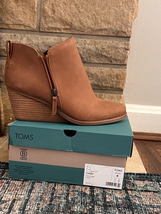 Toms Shoes - TOMS Goldie Wedge Ankle Bootie in Tan